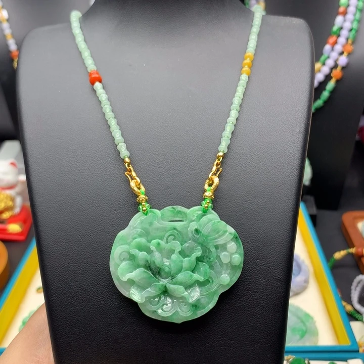 颈饰未镶嵌翡翠翡翠花牌