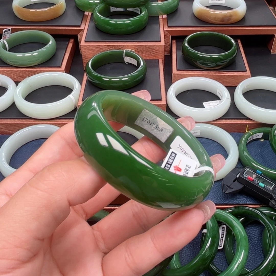 未镶嵌手镯和田玉（碧玉）