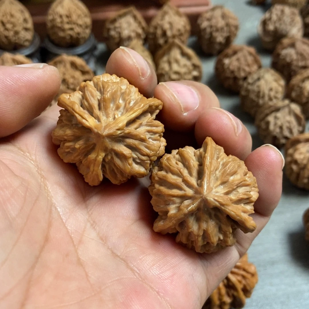 溪***核吊坠文玩核桃帝王三棱37尺有修