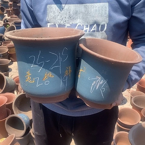 中国宜兴紫砂花盆＂