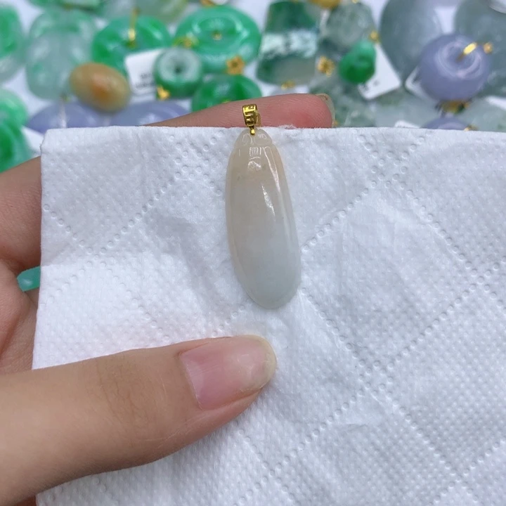 翡翠18K金镶嵌颈饰1111111111