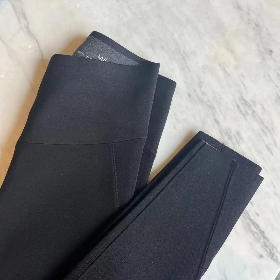 漫颜刘聚酯混纺黑色打底裤2024秋冬新品中腰直筒修身保暖长裤
