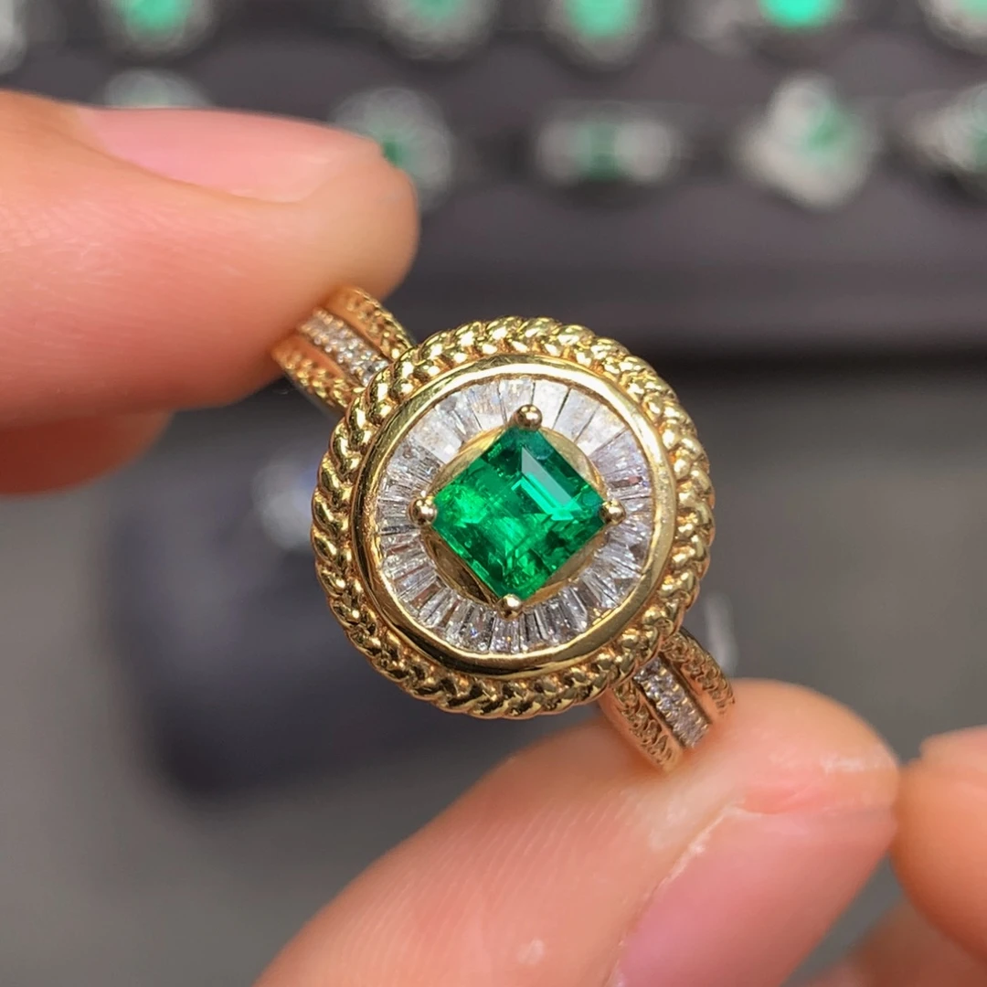 祖母绿戒指18K金镶嵌