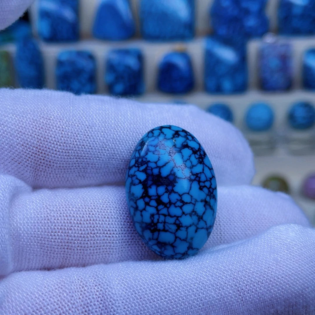 绿松石未镶嵌颈饰