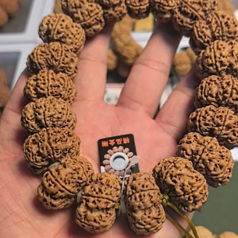 i***金刚菩提把件六瓣大金刚手持，原皮原色，大夹板手持