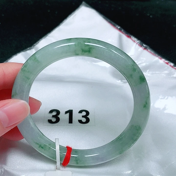 翡翠未镶嵌手镯（圆镯）