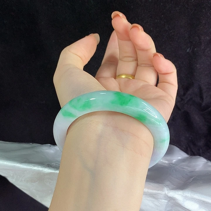 翡翠手镯未镶嵌55圈6162