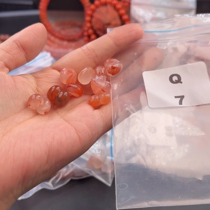 南红玛瑙未镶嵌多样性发货默认微瑕称重16.8克10个