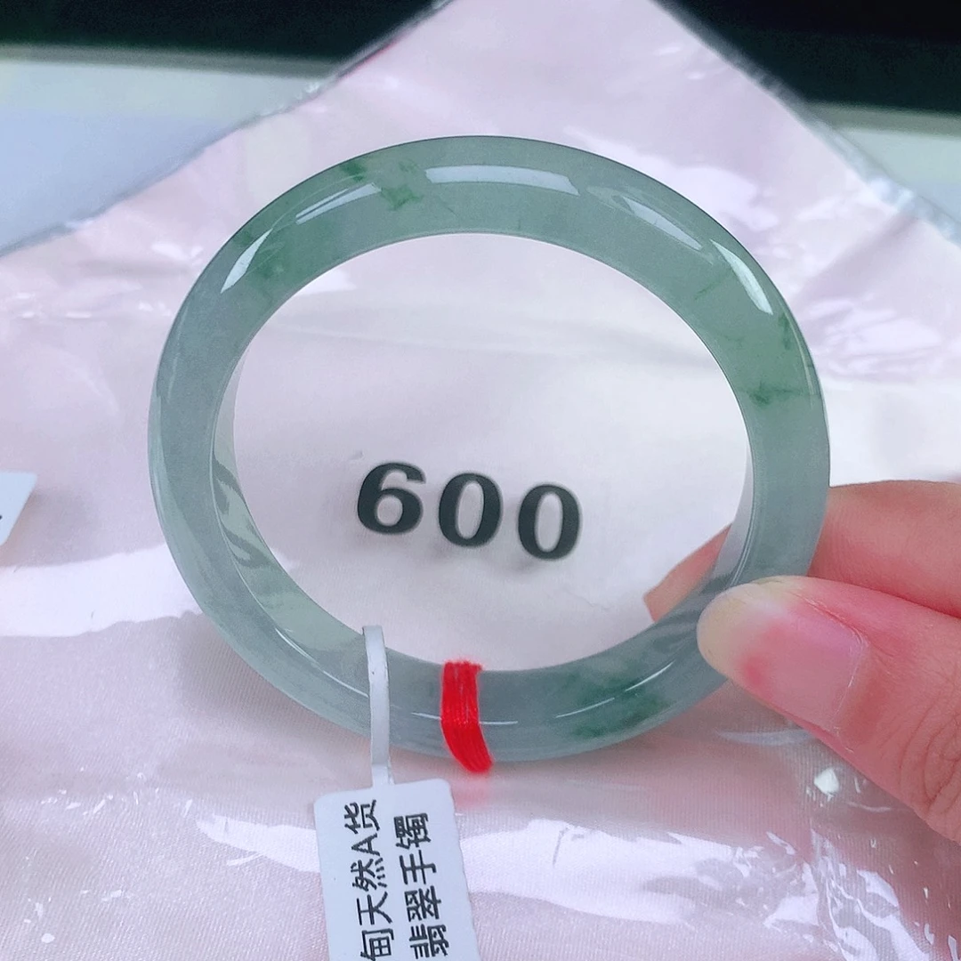 翡翠手镯未镶嵌翡翠手镯