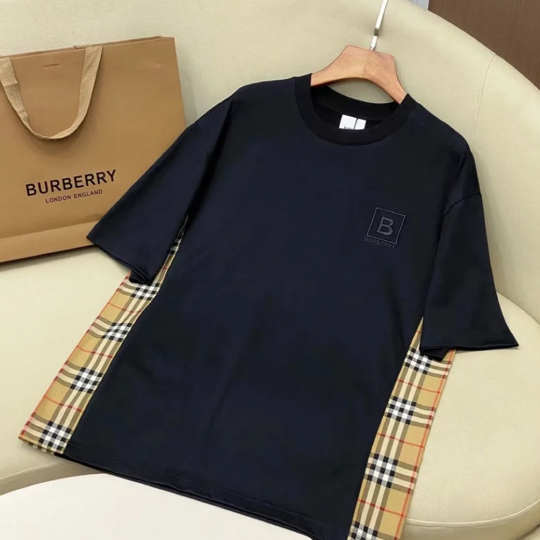 99新 BURBERRY/博柏利 99新Burberry/博柏利黑色短袖刺绣标/s码