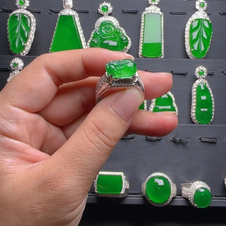 翡翠颈饰未镶嵌翡翠吊坠