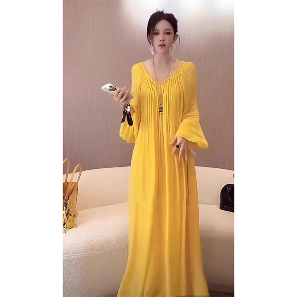 夏季新款黄色圆领褶皱收腰连衣裙气质女神范高级感海边休闲度假风