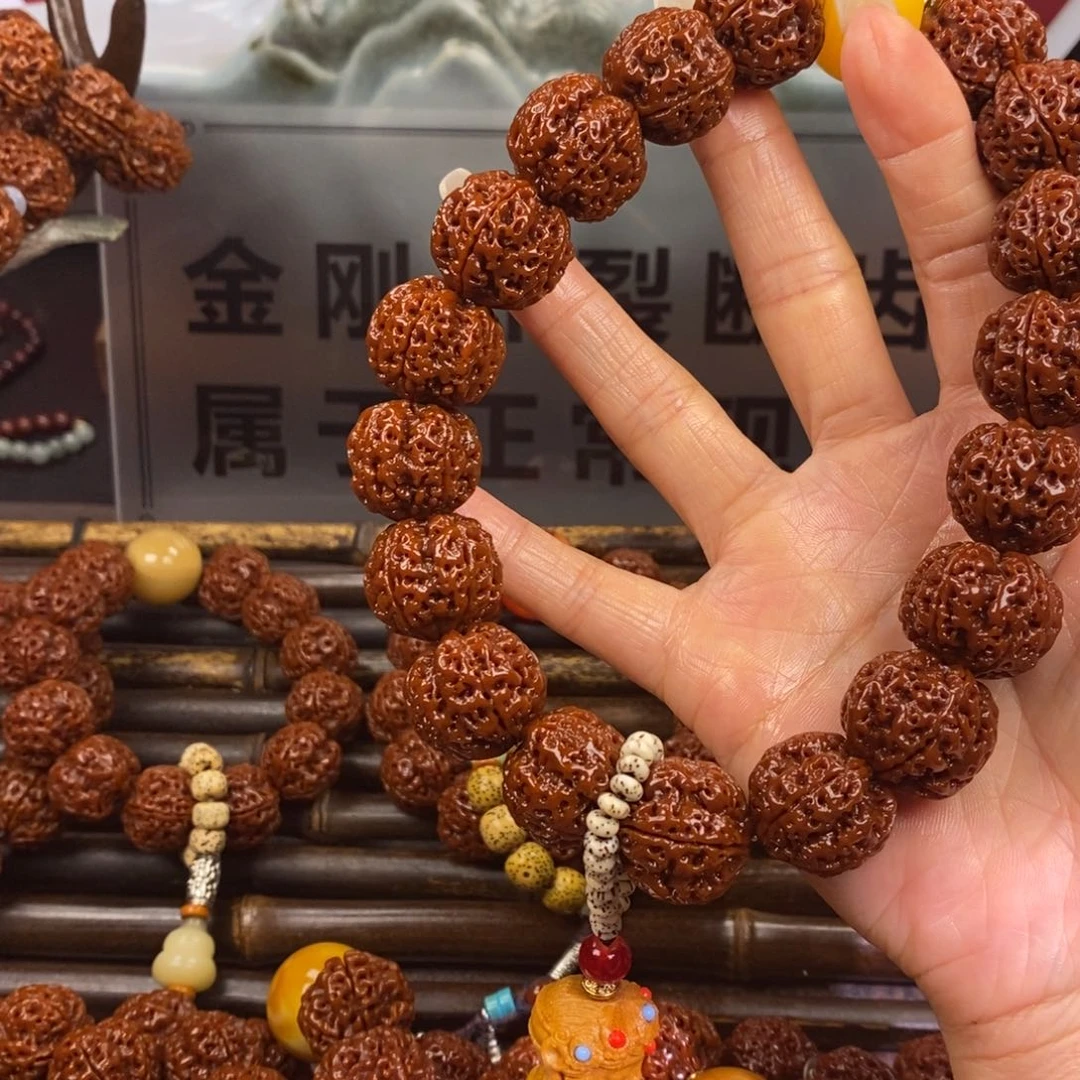 金刚菩提手串521手持。