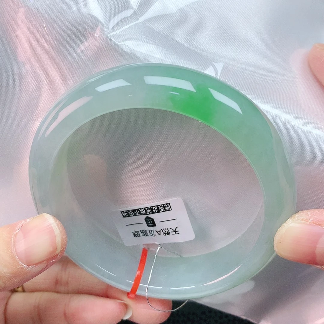 翡翠手镯未镶嵌60轮胎