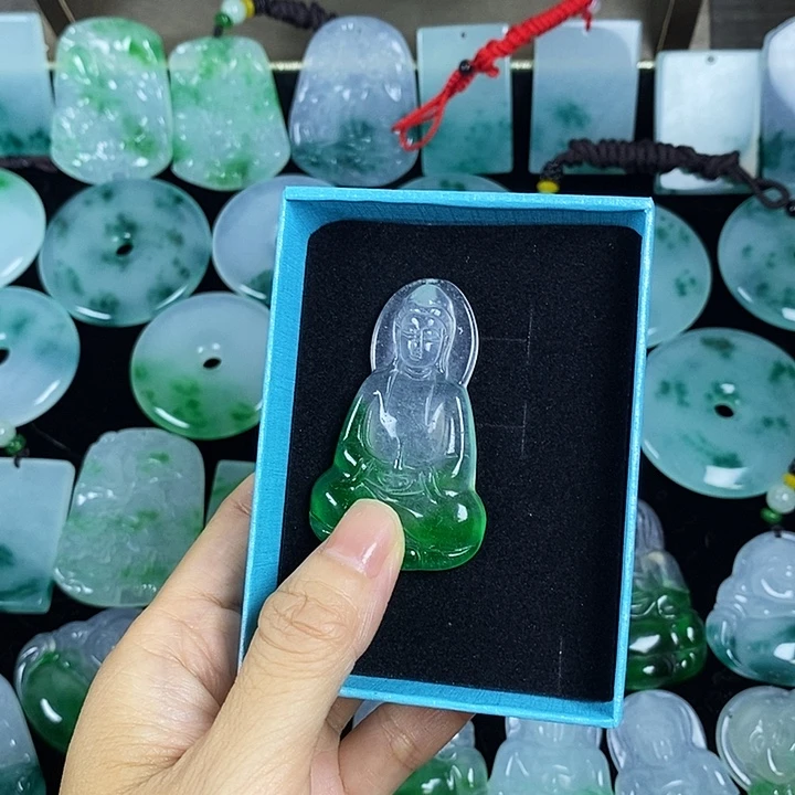 秋***r翡翠未镶嵌颈饰光音