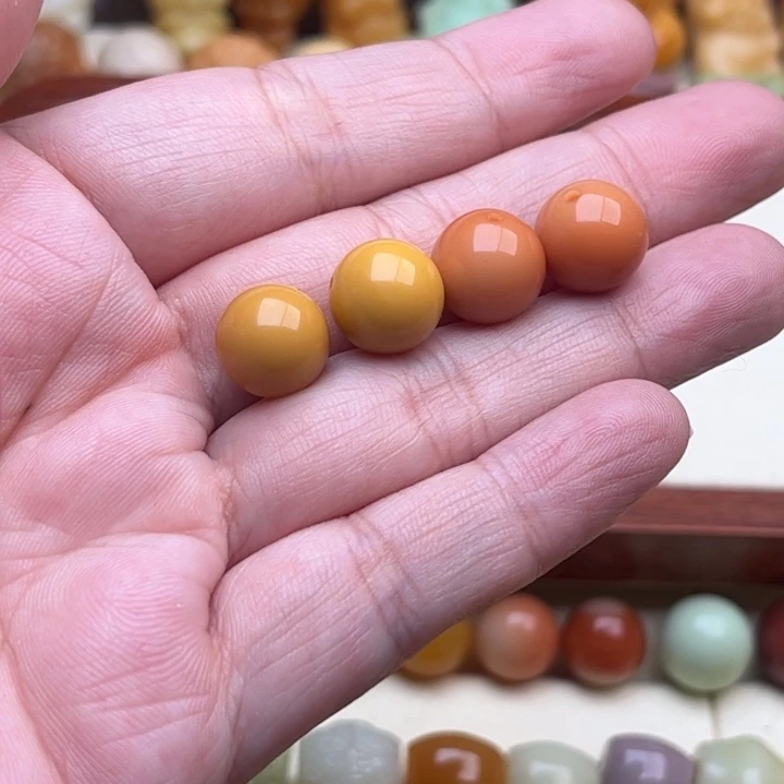 未镶嵌石英质玉（缅黄）珠宝半成品