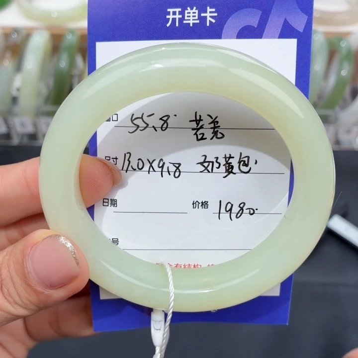 和田玉未镶嵌手镯