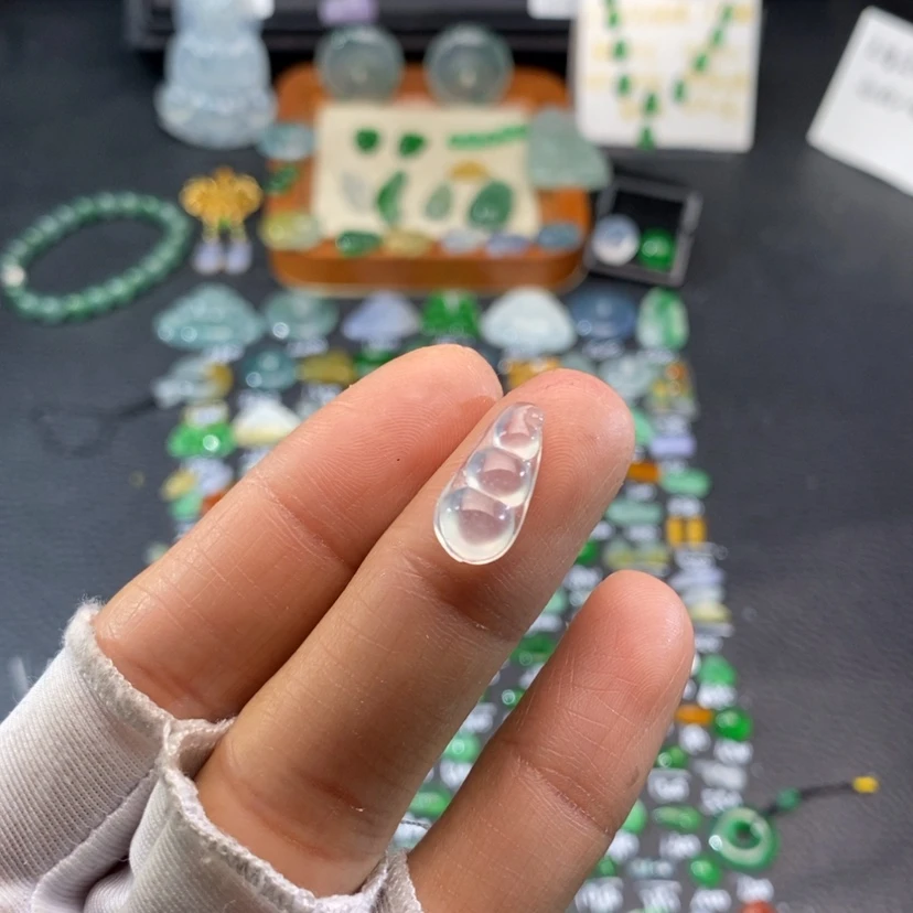 【闪购商品】翡翠挂件未镶嵌豆子