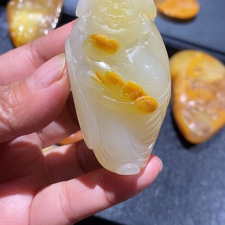 石英质玉（黄龙玉）未镶嵌颈饰