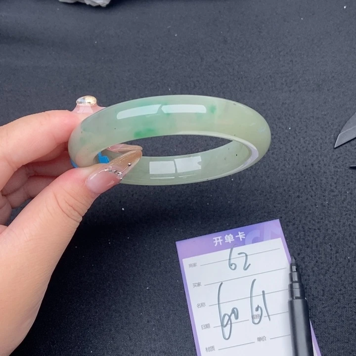 石英质玉（非洲翠）手镯未镶嵌62
