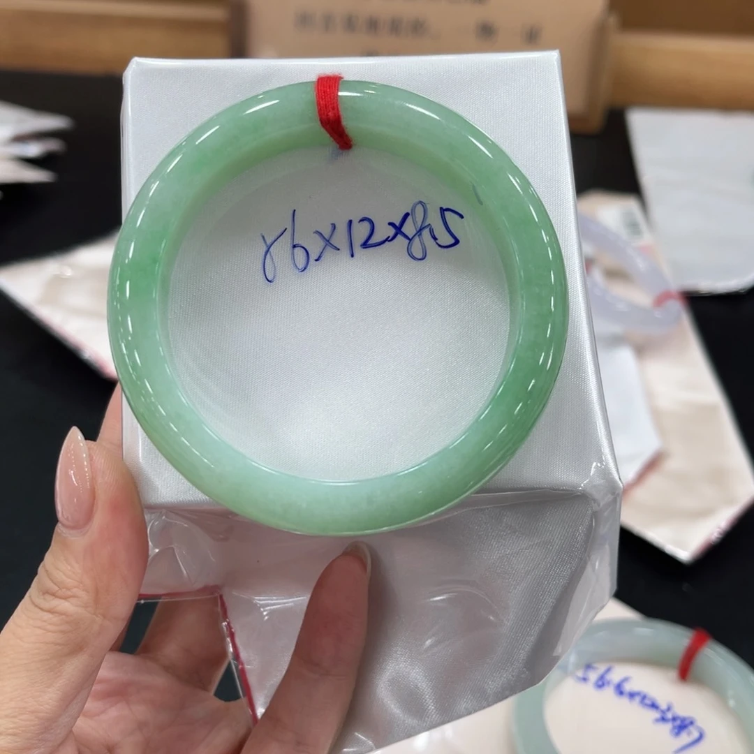 未镶嵌手镯翡翠?****?翡翠