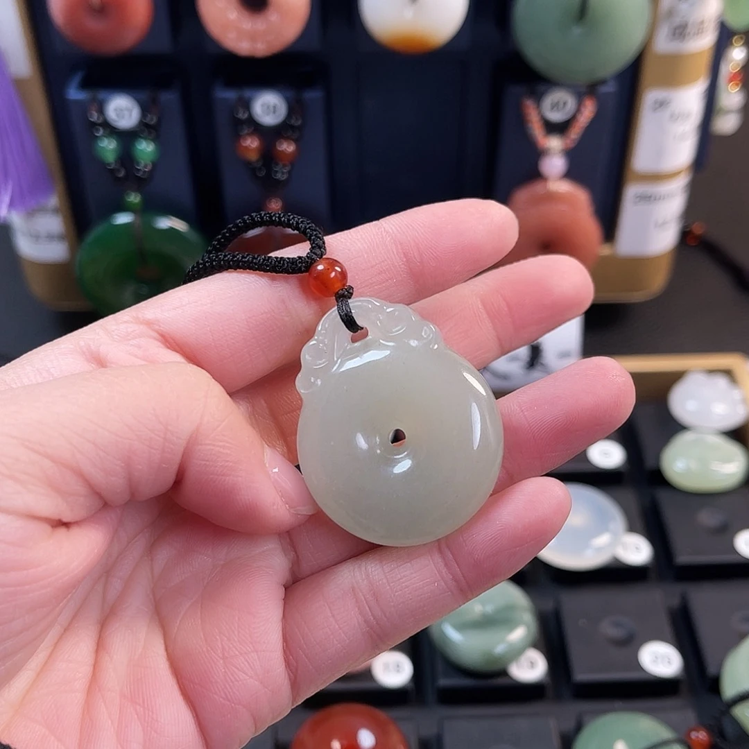 颈饰未镶嵌石英质玉‍**哥