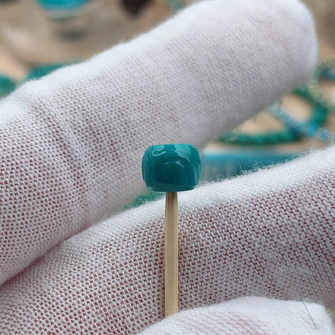 绿松石颈饰未镶嵌