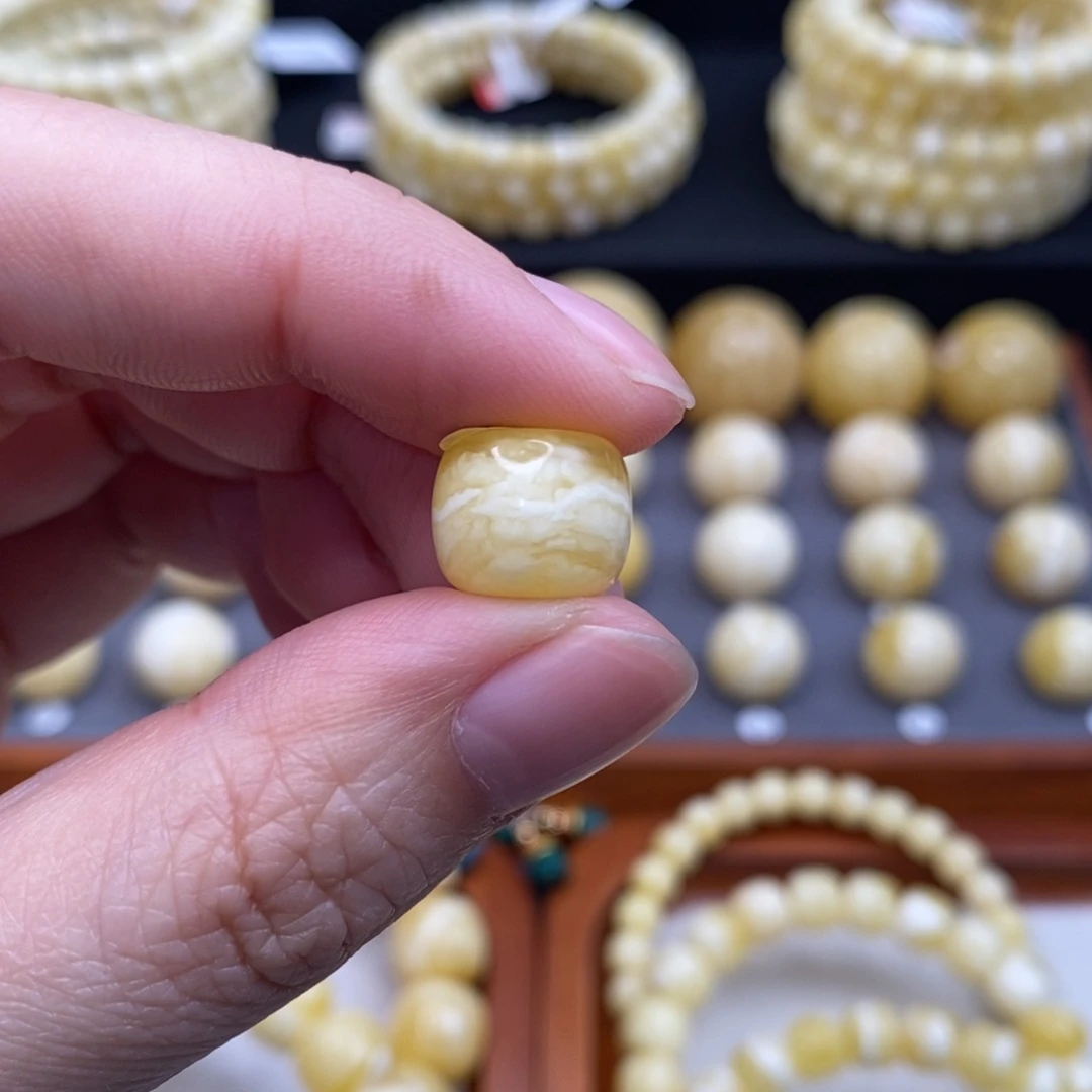 蜜蜡未镶嵌珠宝奇石12.1*10.1