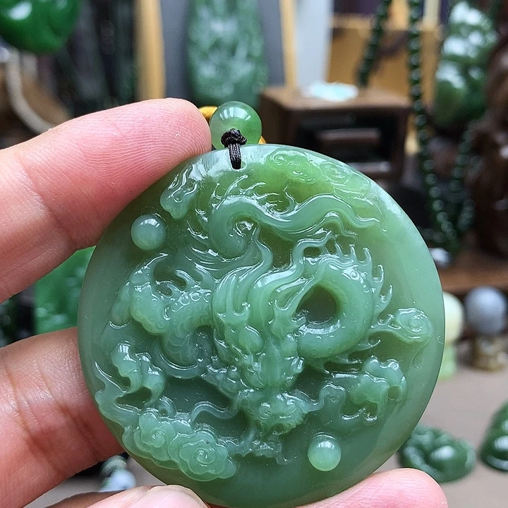 颈饰未镶嵌和田玉（碧玉）