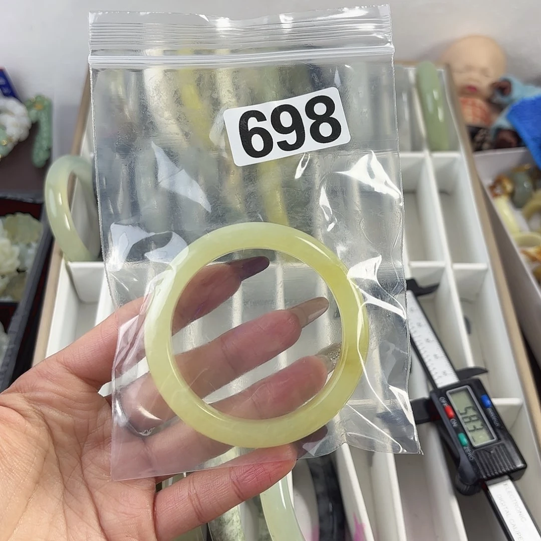 蛇纹石玉手镯未镶嵌花*噜