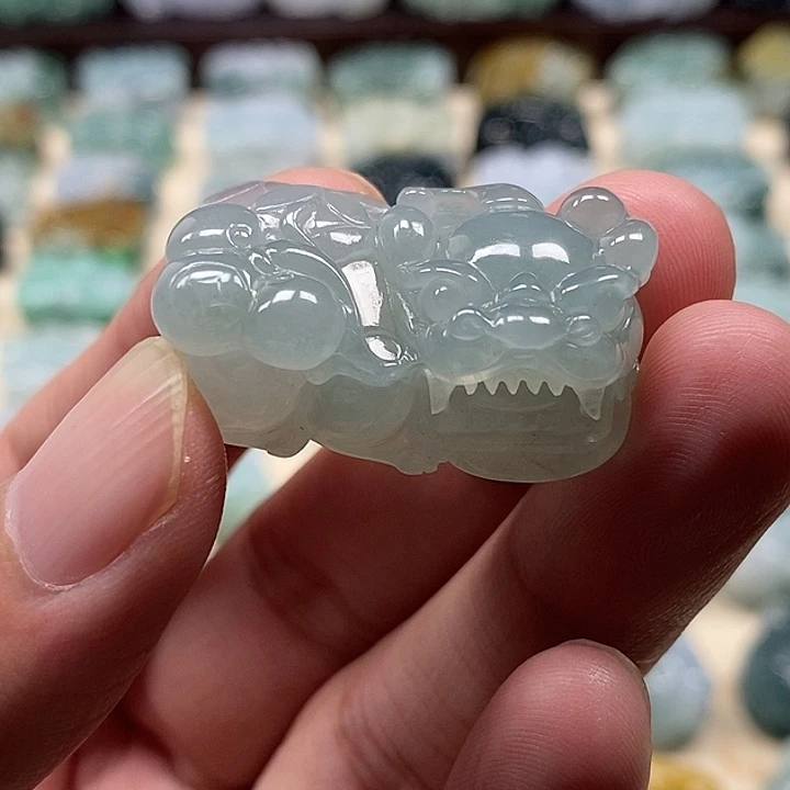 翡翠未镶嵌颈饰貔貅