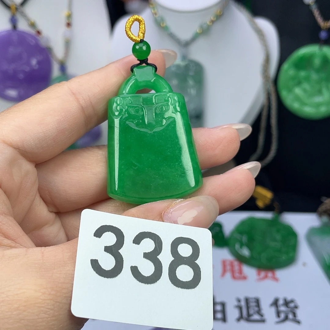 翡翠未镶嵌吊坠(赠链)