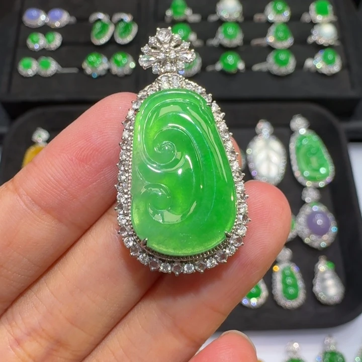 翡翠18K金镶嵌颈饰收到货48小时鉴赏期