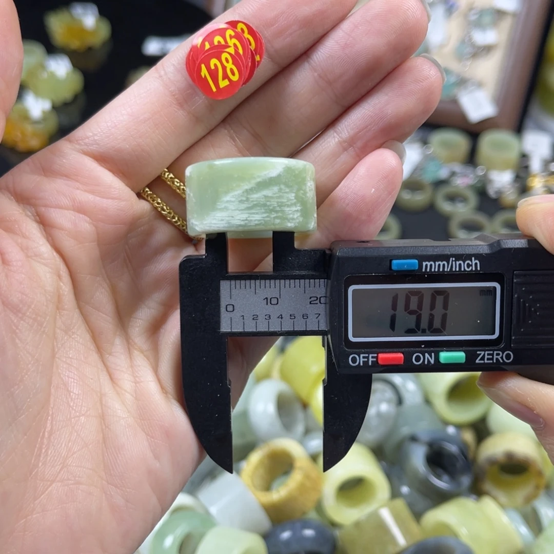 蛇纹石玉未镶嵌戒指