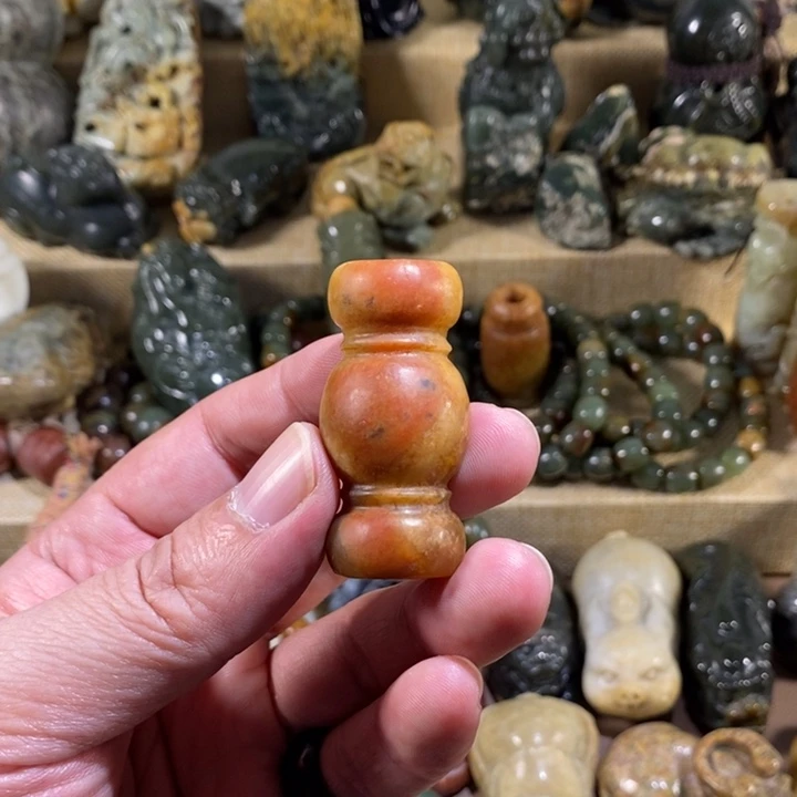 透闪石质玉未镶嵌挂件