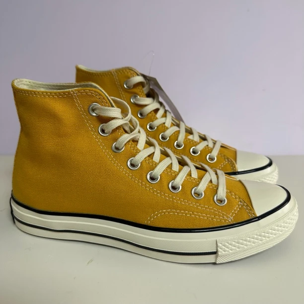 经典落叶黄帆布鞋