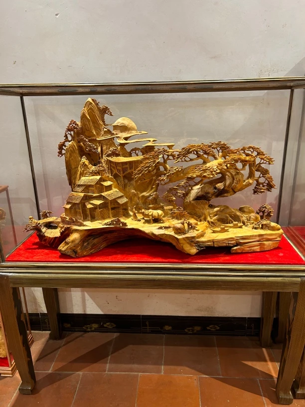 山里人家玻璃框摆件长125cm宽43cm高135cm