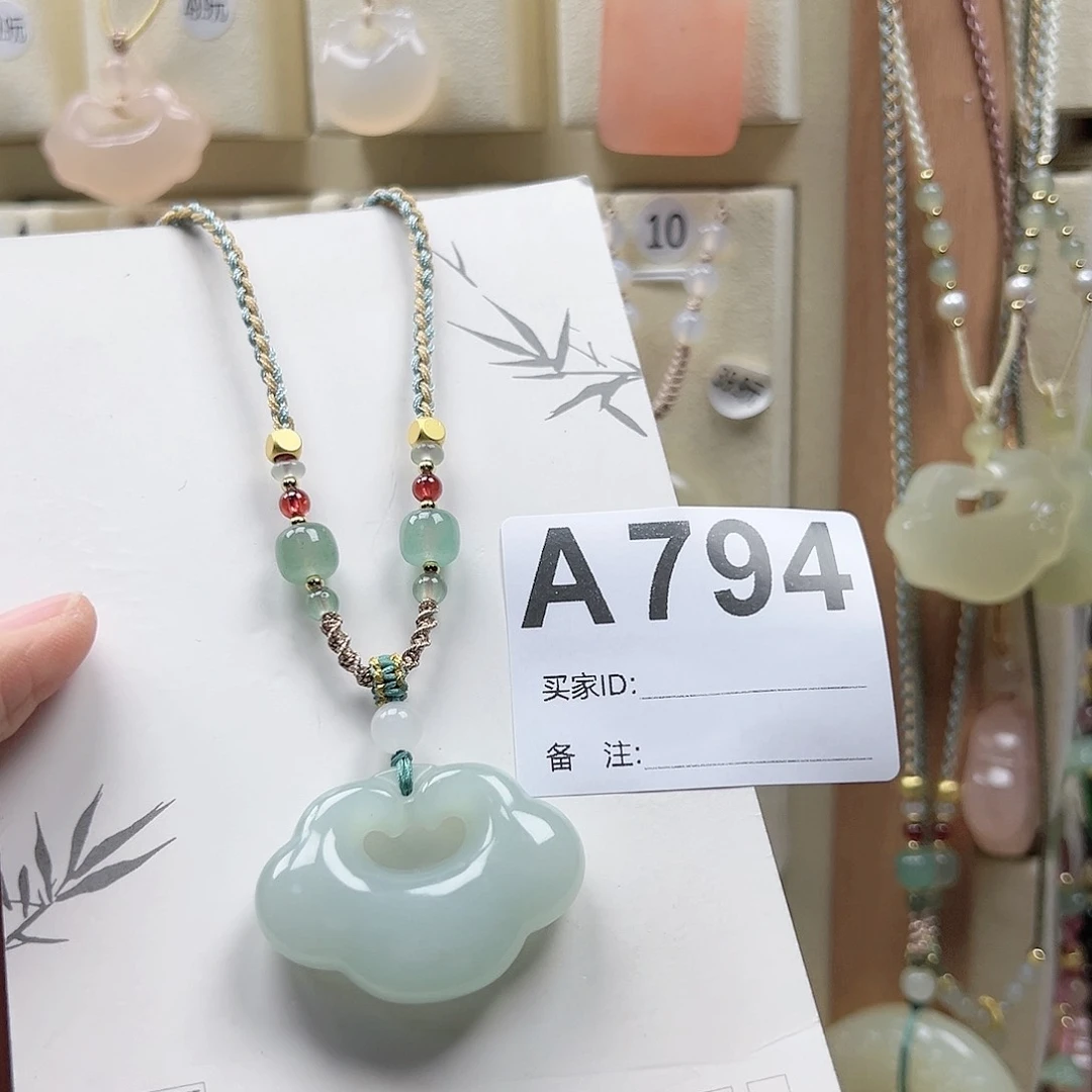 石英质玉颈饰合金一**?