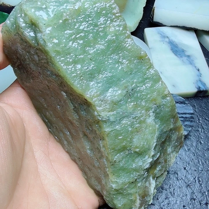 和田玉（糖玉）未镶嵌珠宝奇石