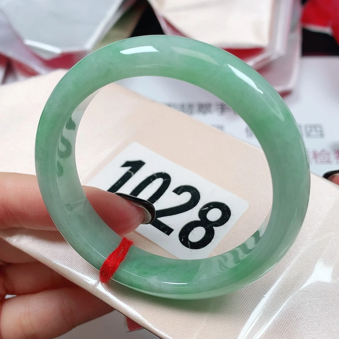 翡翠未镶嵌手镯1028