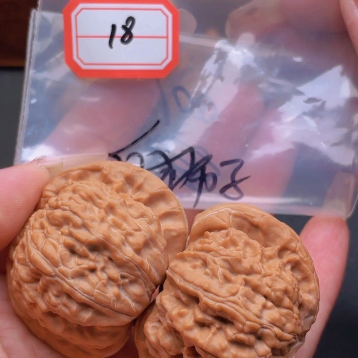 A***d文玩核桃把件18白狮子