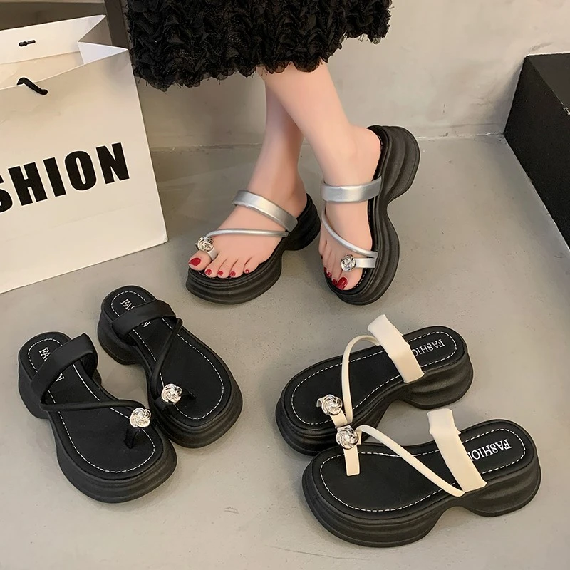 厚底踩屎感拖鞋女夏外穿2025新款网红套趾一字拖爆款沙滩罗马凉鞋