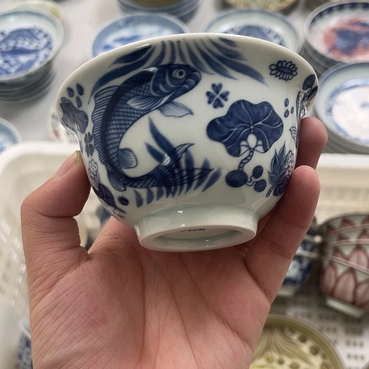 瓷片景德镇青花鱼藻纹主人杯