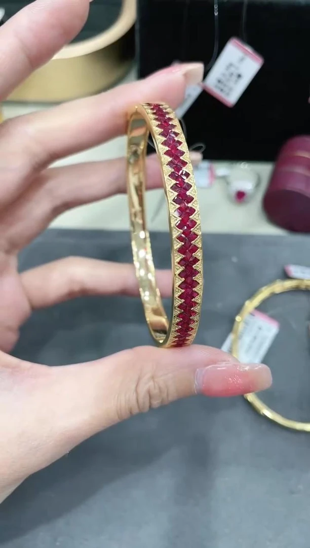 18K金镶嵌天然红宝石手镯 K黄