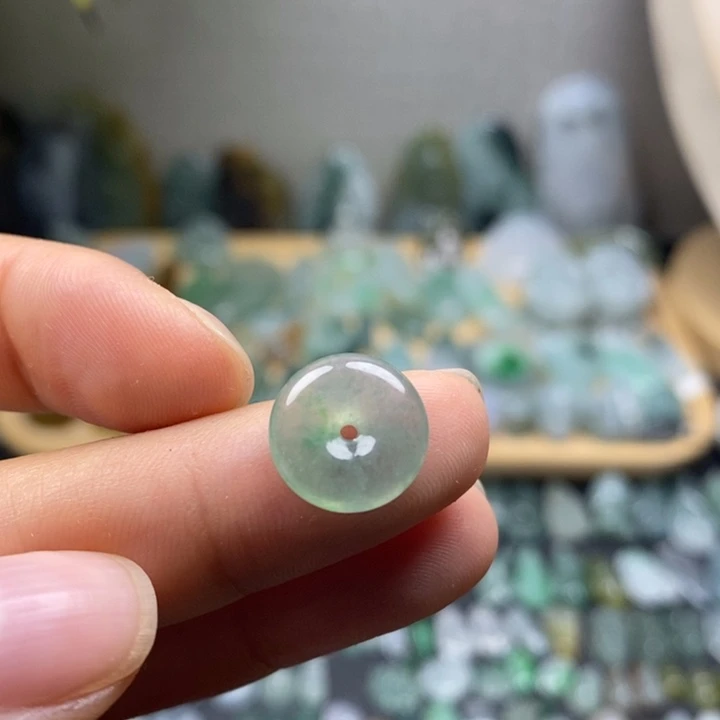 颈饰未镶嵌翡翠平安扣