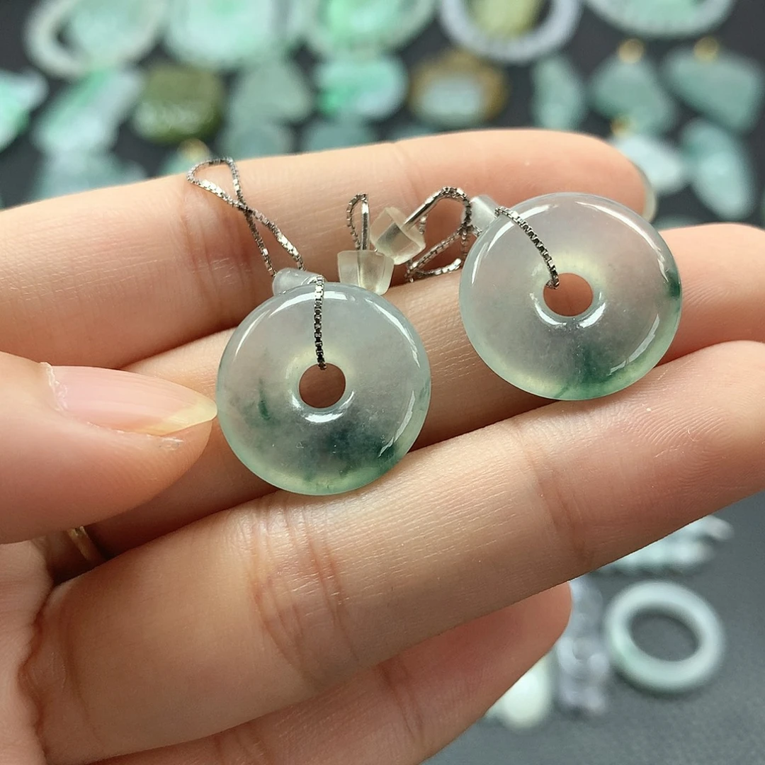 翡翠未镶嵌颈饰甜甜圈