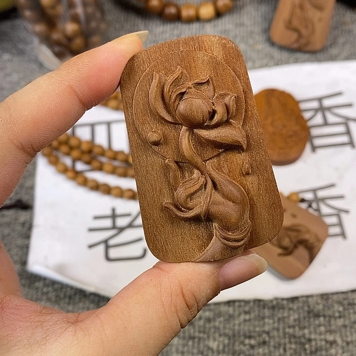 檀香木手串/手链老山檀香黑肉雕刻佛手莲花吊坠