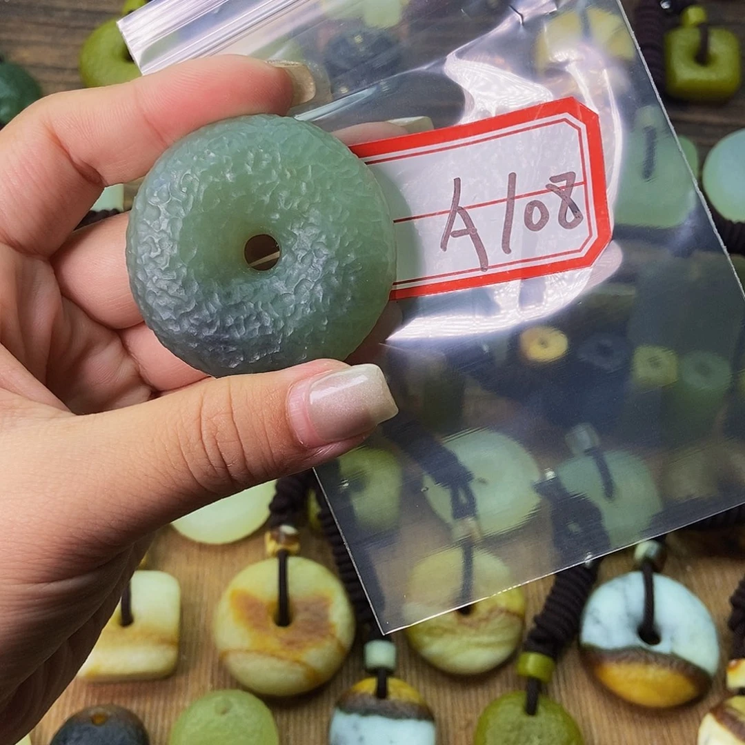 未镶嵌蛇纹石玉挂件十*三