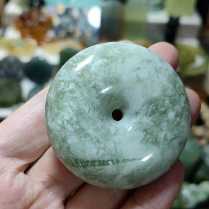 岫玉未镶嵌平安扣