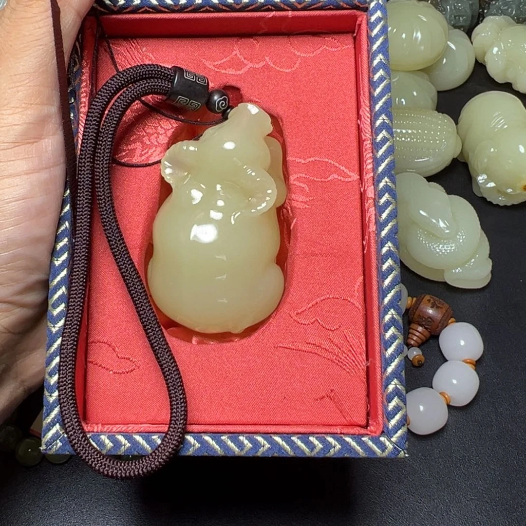 老*新疆昆仑山脉料子：精品：牛气冲天